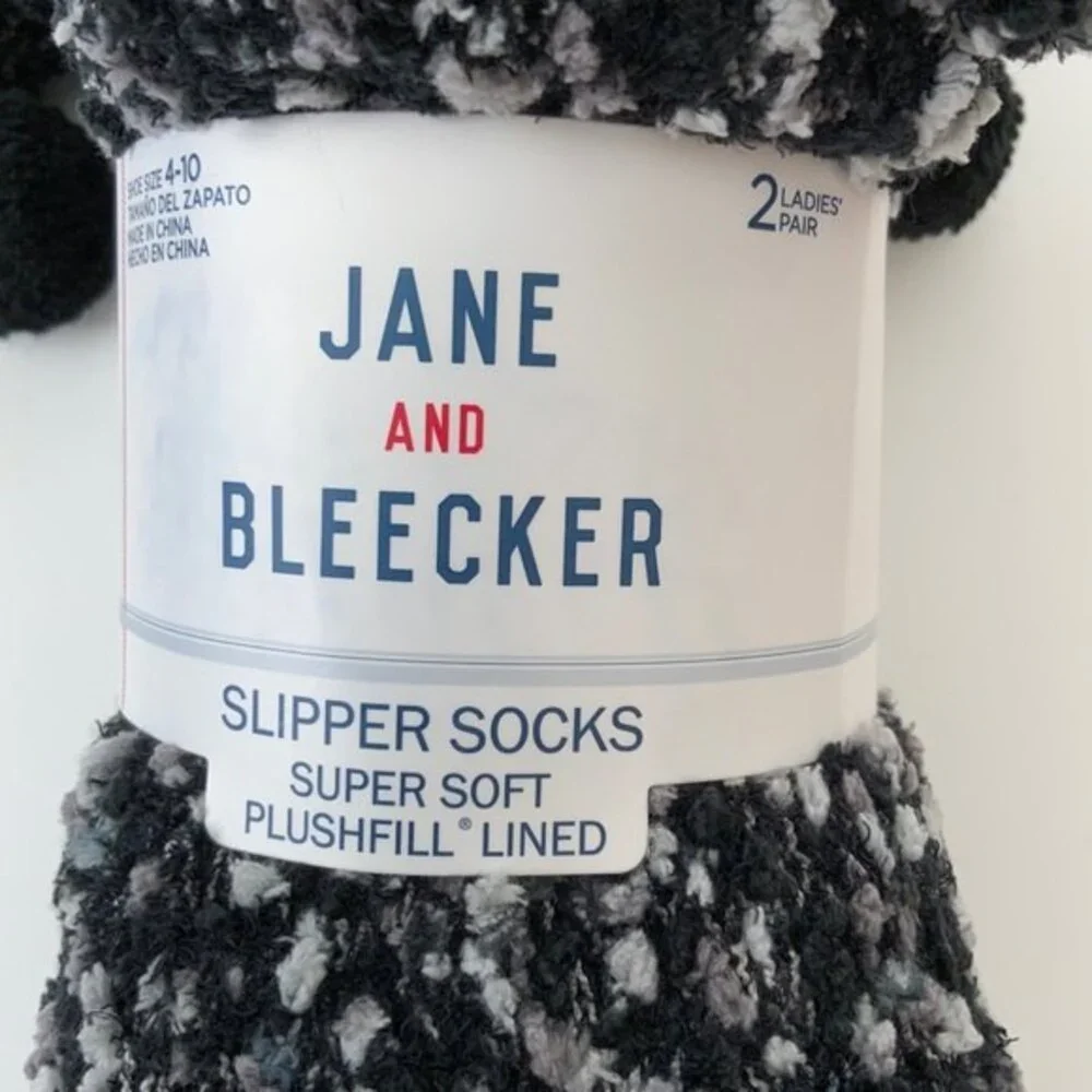 Jane and Bleecker Socks Women Size 4-10 Black Pom Pom Slipper Socks 2 pk